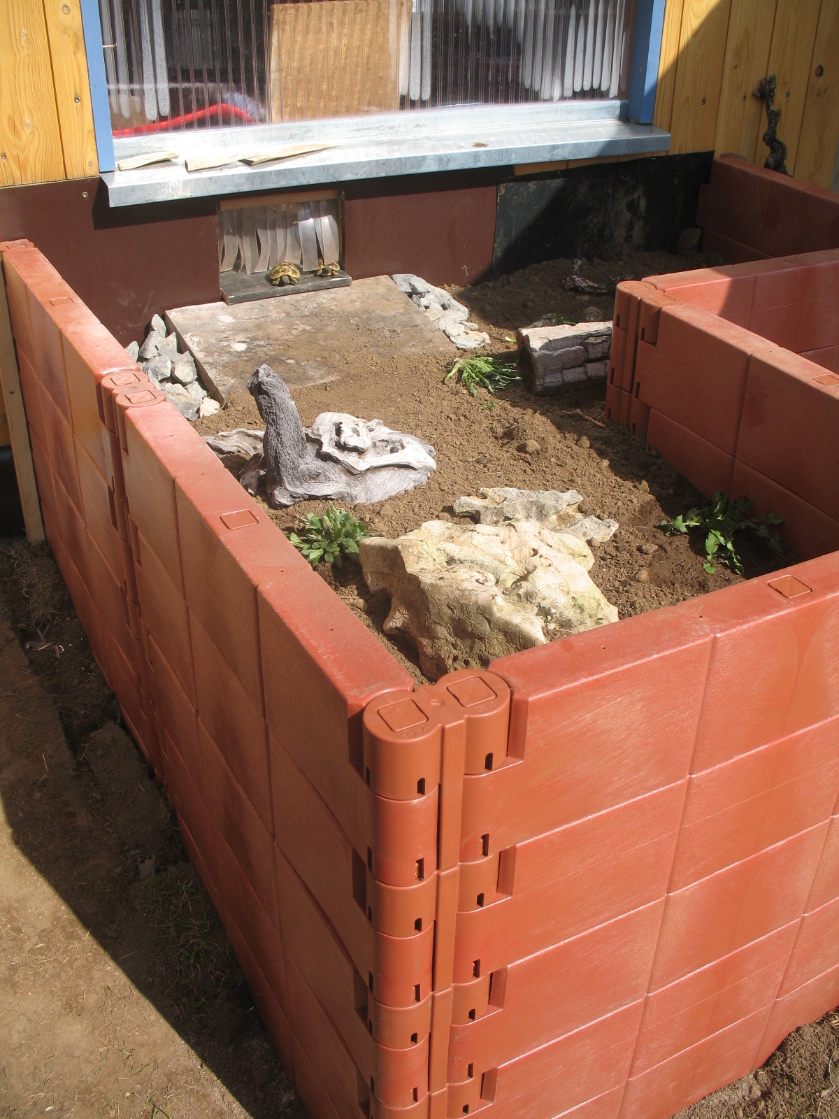 Selbstgebaute Freilandterrarien